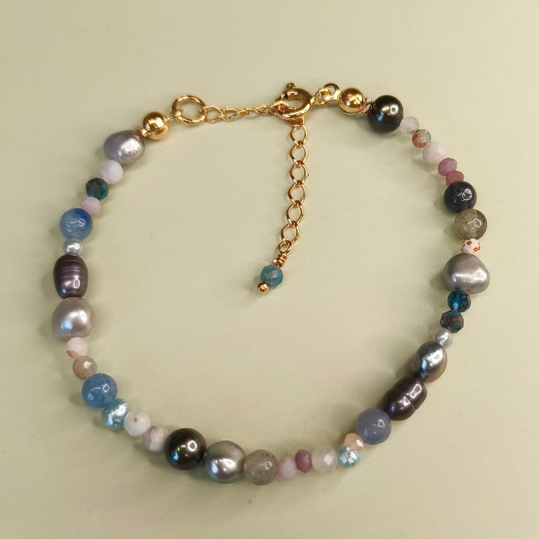 Multifarvet armbånd