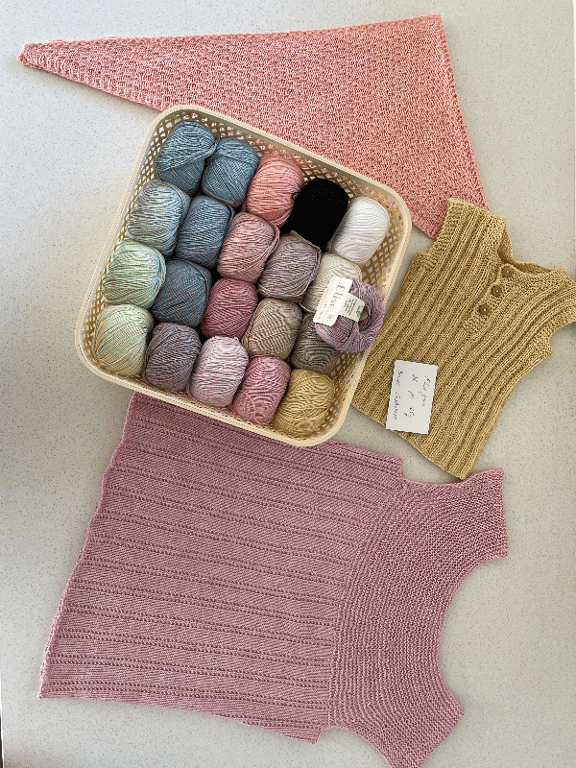 Kit: Babyvest - Elise garn og trykt opskrift billede 4