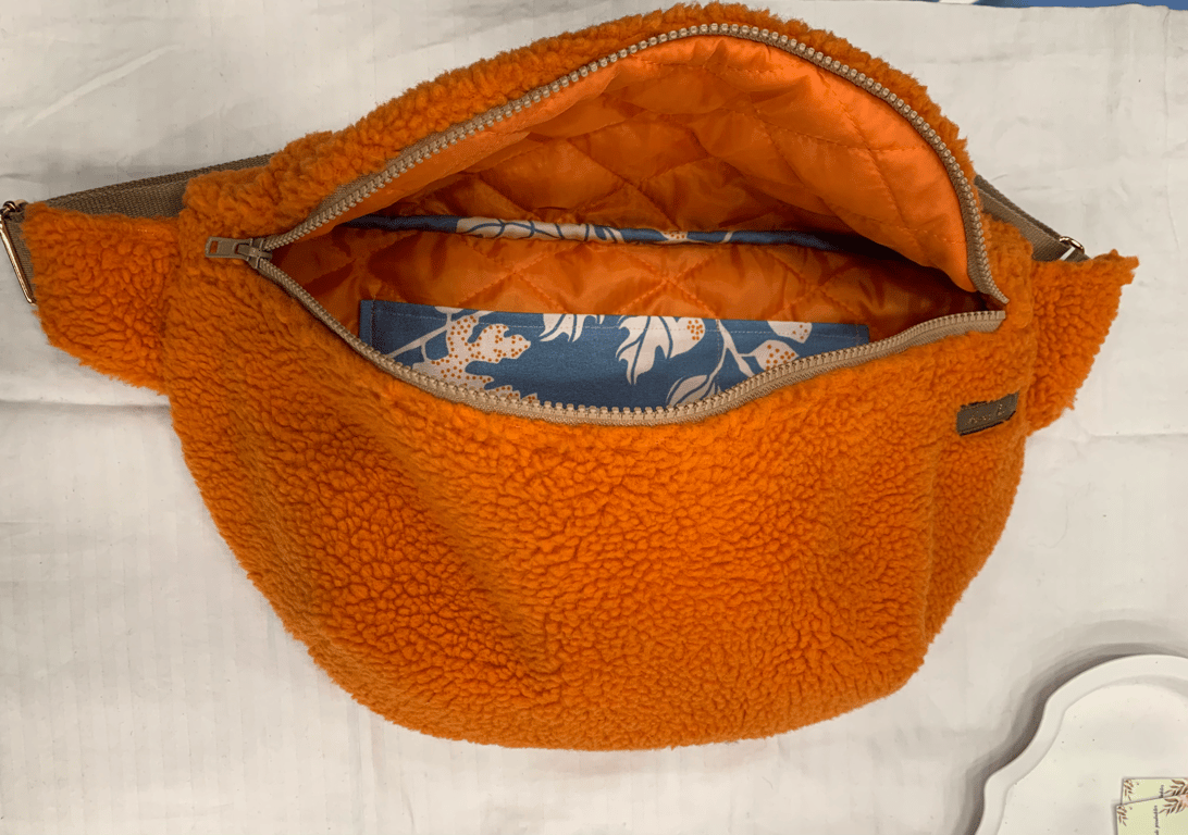 Stor bæltetaske i orange teddy billede 3