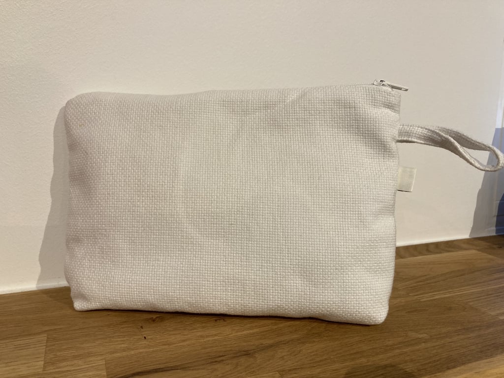 Stor pung m broderi  billede 2