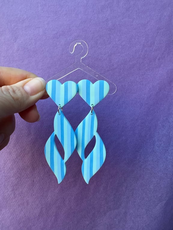 Blå/turkis stribede spiraler