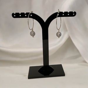 Sorte øreringe  – produktbillede