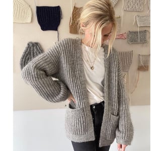 Opskrift: PetiteKnit - NOVEMBER JACKET – produktbillede