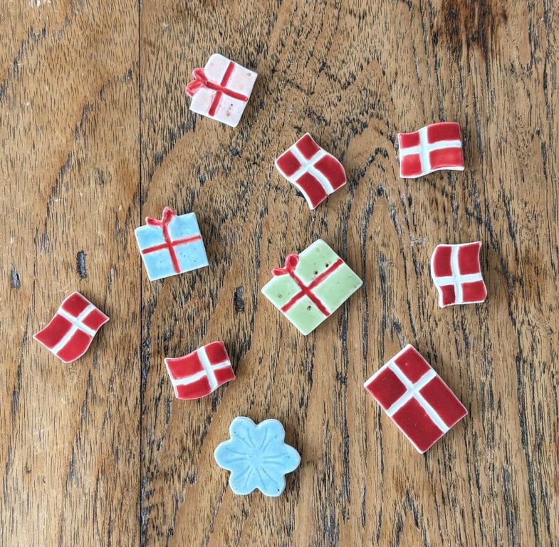 Strøflag i porcelæn | Bordpynt til fødselsdag 