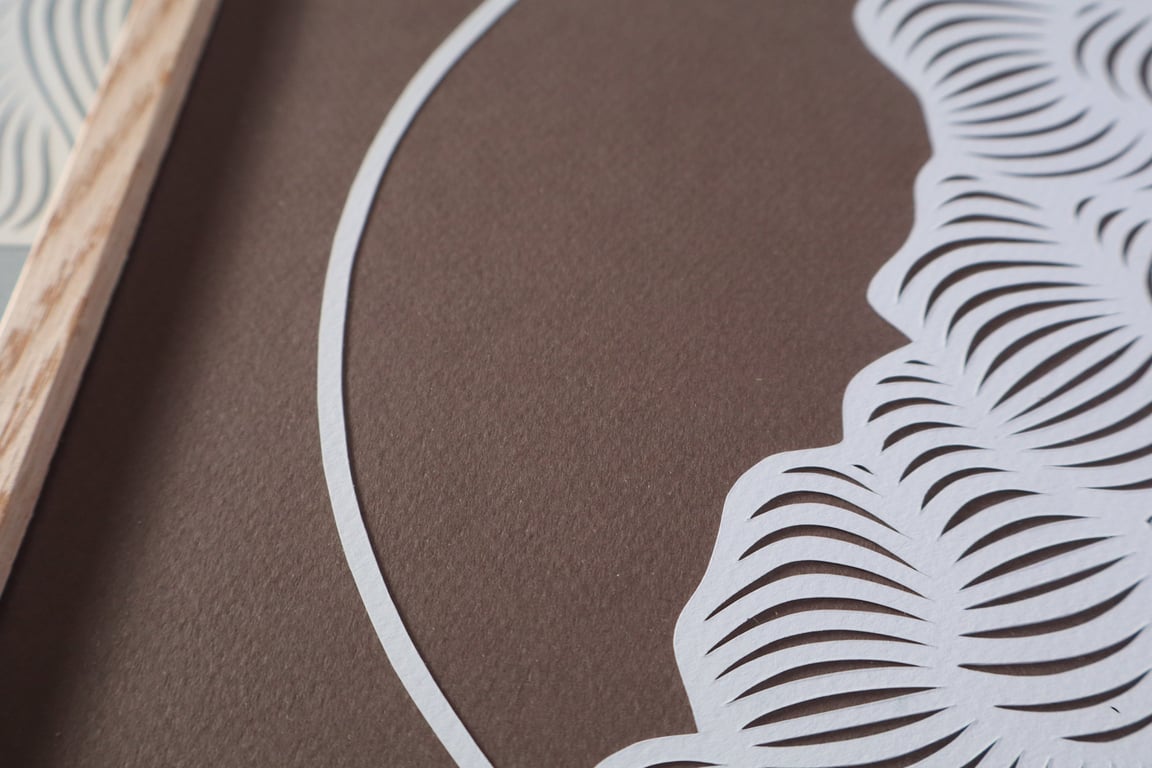 30x30cm papercut, støvet brun, indrammet  (2)