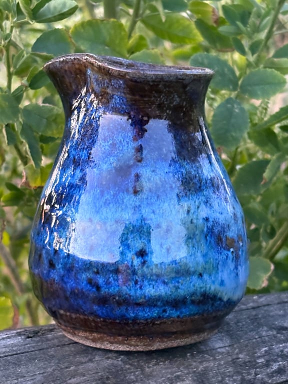 Vase i Dybhavsblå melange h = ca. 12 cm