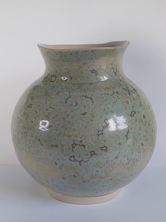 Stor lysegrøn vase