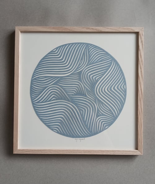 30x30cm papercut, støvet blå, indrammet