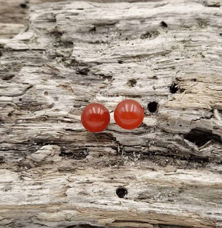 Karneol ørestikker. 