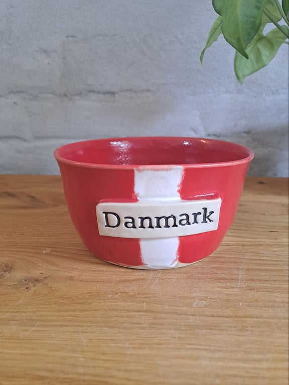 Danmarksskålen er 13 cm i diameter og 7 cm høj