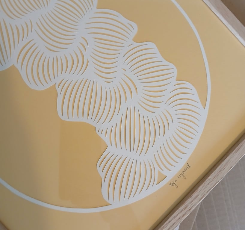 30x30cm papercut, banana/pastelgul, indrammet (3)