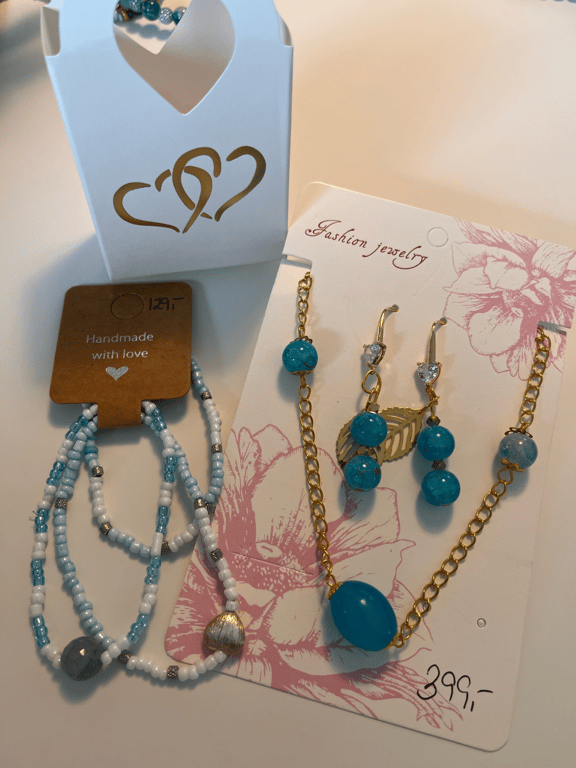 Sæt med smukke laguneblå øreringe og halskæde billede 6