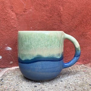 Hånddrejet kop med hank  – produktbillede