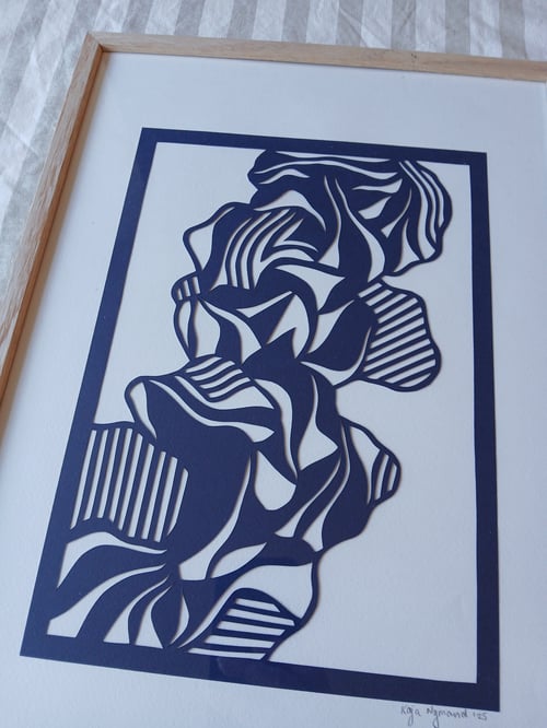 A3 papercut, Marineblå, indrammet 