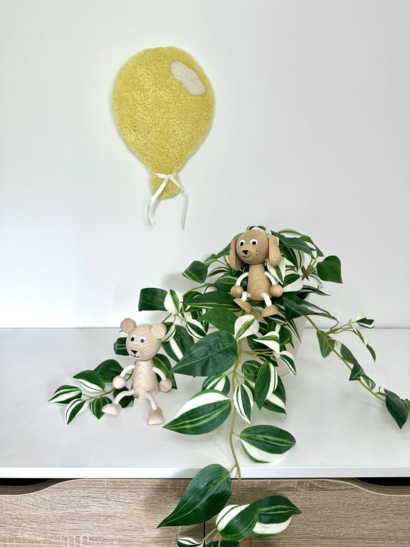 Tuftet farverig ballon (lille)- Håndlavet vægkunst i 100% uld.