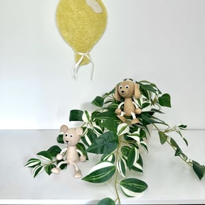 Tuftet farverig ballon (lille)- Håndlavet vægkunst i 100% uld. – produktbillede