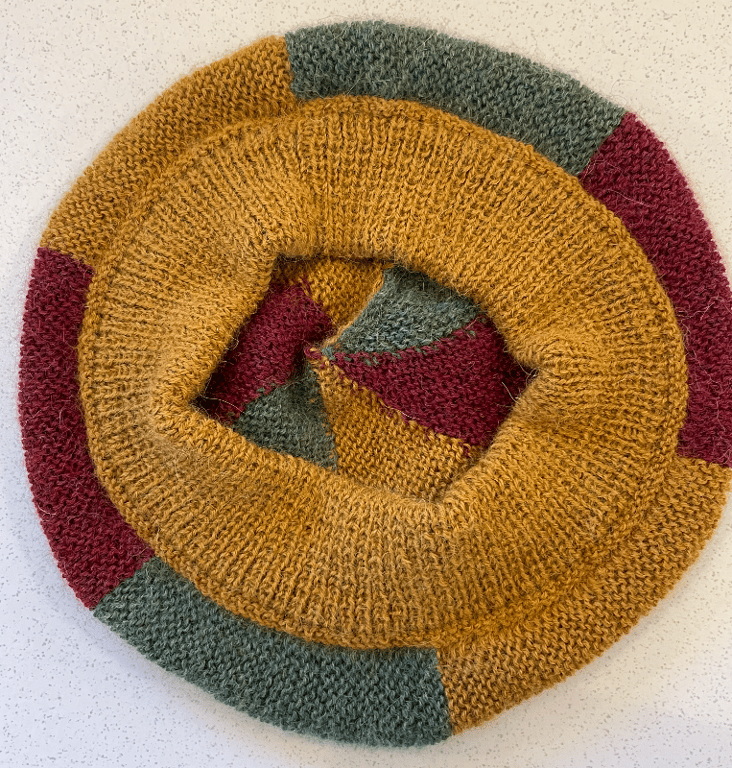 Opskrift: Baret/alpehue  ”sew as you go - og vendepinde” teknik billede 4