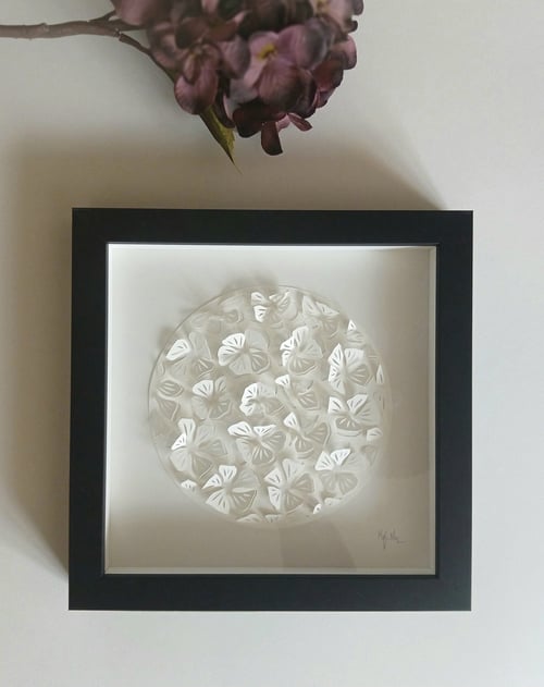 20x20cm 3D papercut, hvid, indrammet 