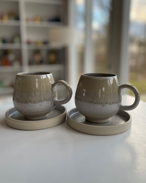 Buttet kop, skifer/cremehvid