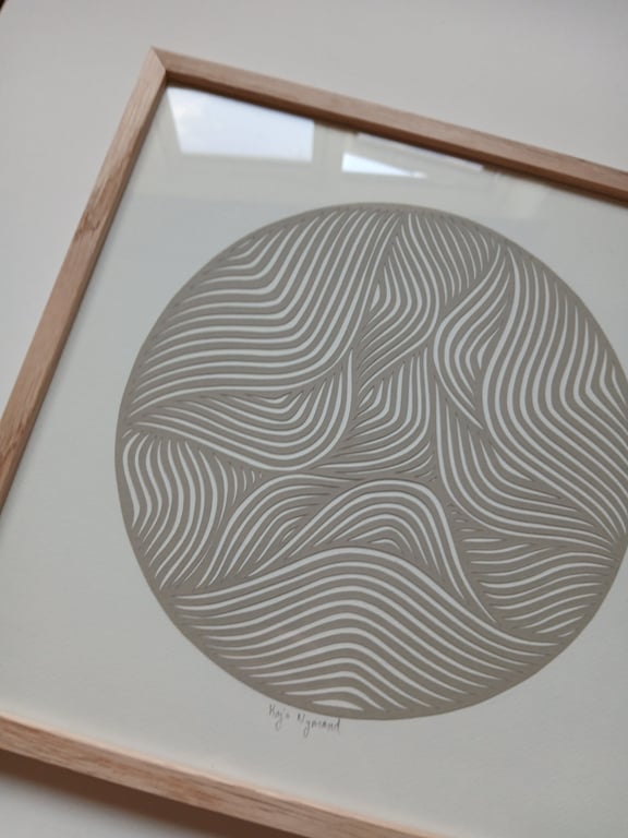 30x30cm papercut, beigegrå, indrammet (2)