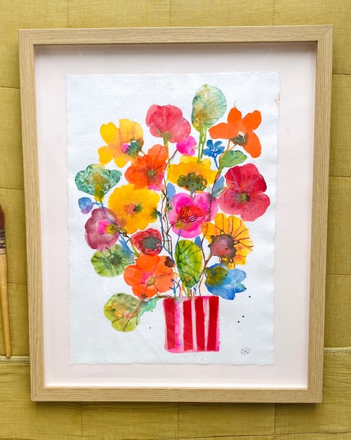 Rød stribet vase med collage (2)