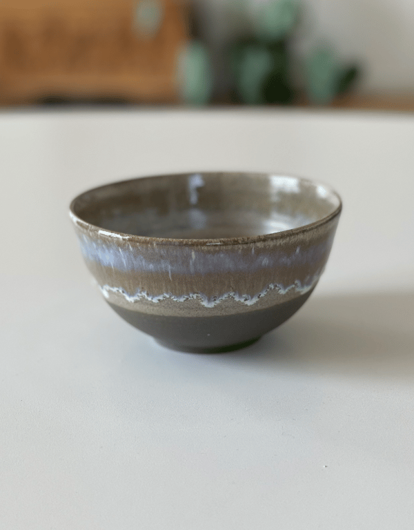 Skål, mørkt ler, skifergrå / cremehvid