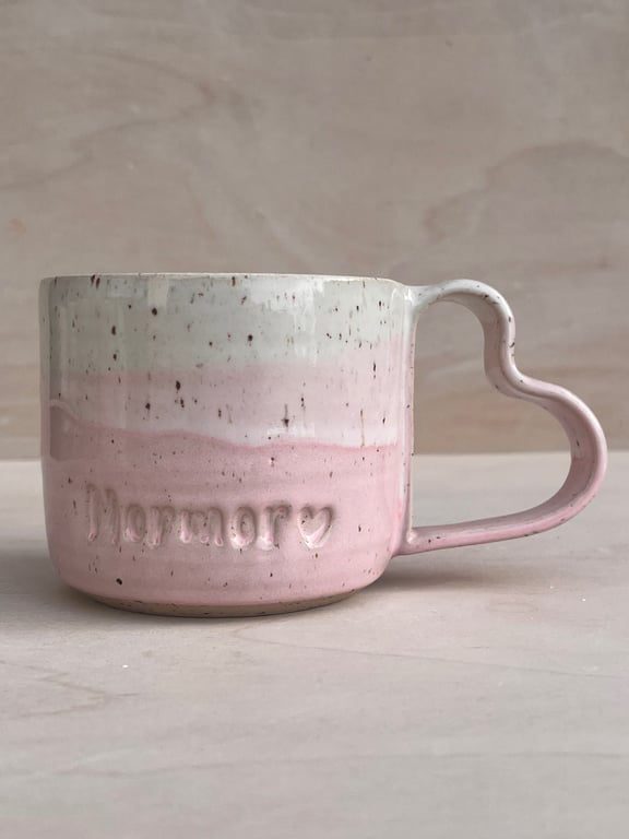 Mormor krus med hjertehank. 330 ml. H: 7,5 cm