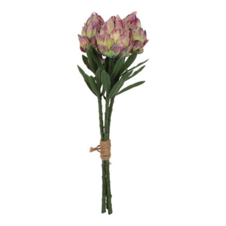 En buket med tre lilla og grønne protea blomster bundet sammen med en snor.