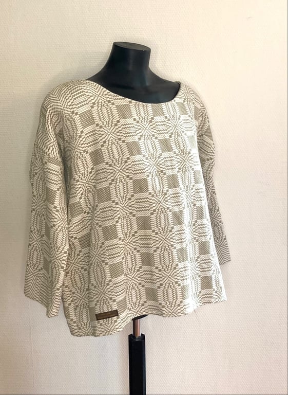Anna-bluse i sart mønster billede 3
