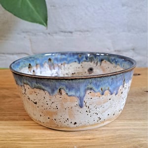 Serveringsskålen er 17 cm i diameter og 7 cm høj – produktbillede