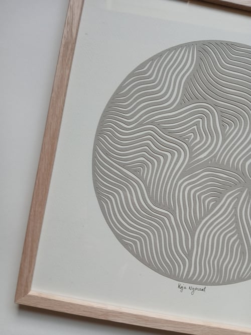 30x30cm papercut, beigegrå, indrammet 