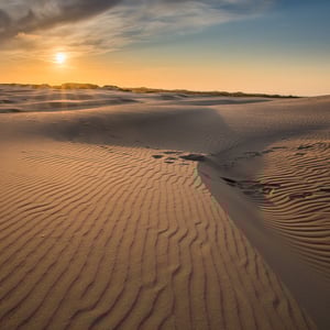 AFTENLYS LIGE FØR SOLNEDGANG PÅ RÅBJERG MILE I SKAGEN EN SMUK SOMMERAFTEN – produktbillede