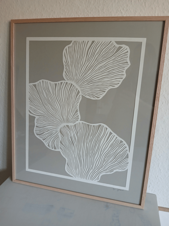 50x60cm papercut, beigegrå, knækket hvid, indrammet  (3)