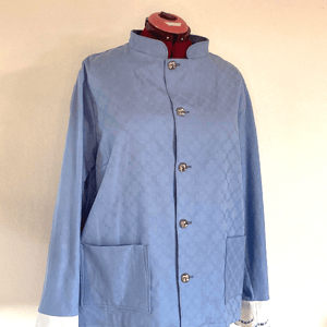 Dueblå jakke med blonde-detaljer – produktbillede