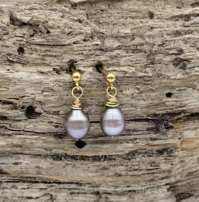 Mørke perle ørestikker.