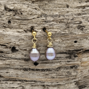 Mørke perle ørestikker. – produktbillede