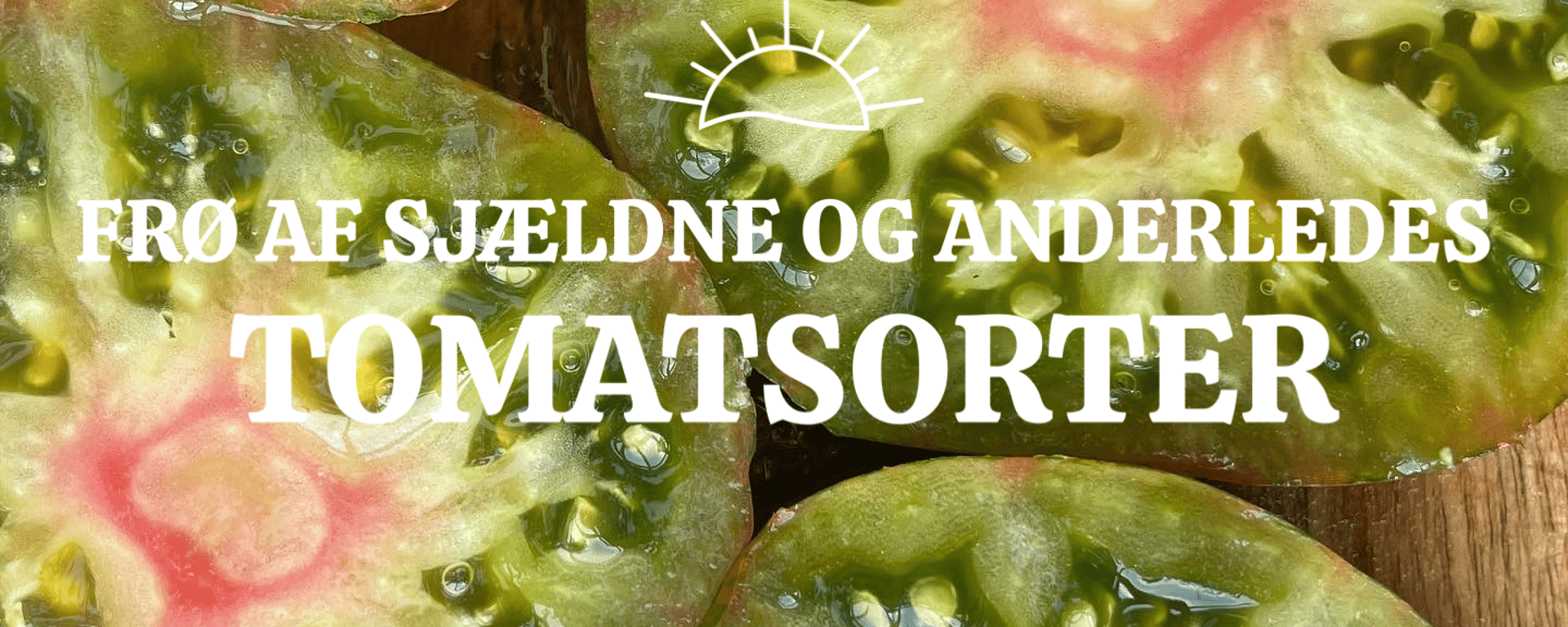 Skiver af sjældne og anderledes tomater med teksten "Frø af sjældne og anderledes tomatsorter" overlagt i hvidt.
