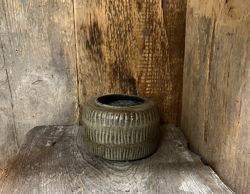 Retro vase i grøn H 7cm.