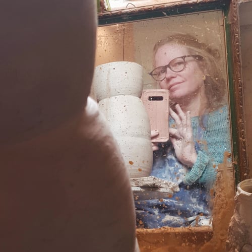 Portræt af Keramira Keramik 