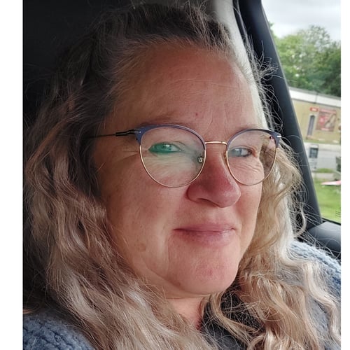 Portræt af Heidi Larsen keramik