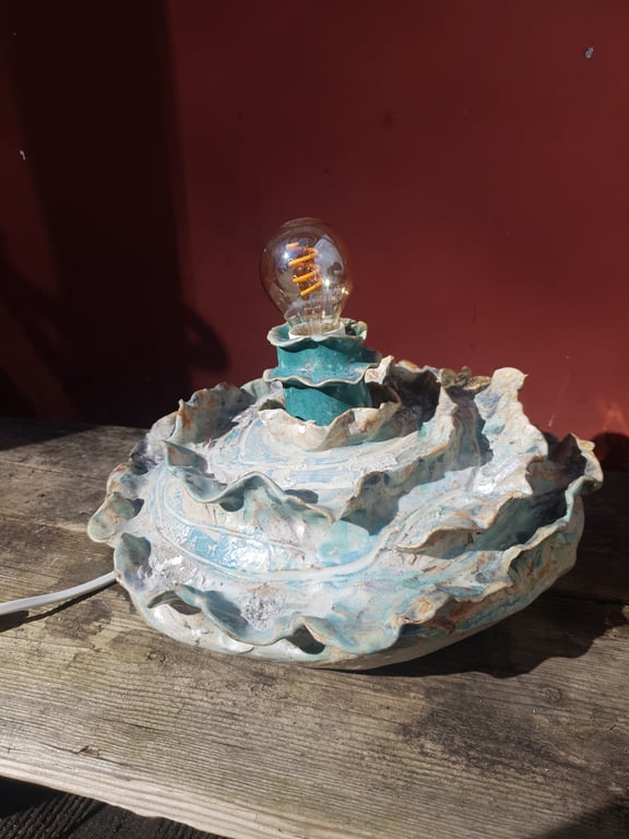 BØLGESKVULP håndlavet lampe 