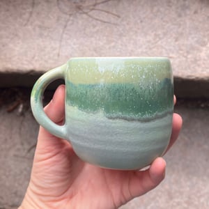 Hånddrejet kop med hank  – produktbillede