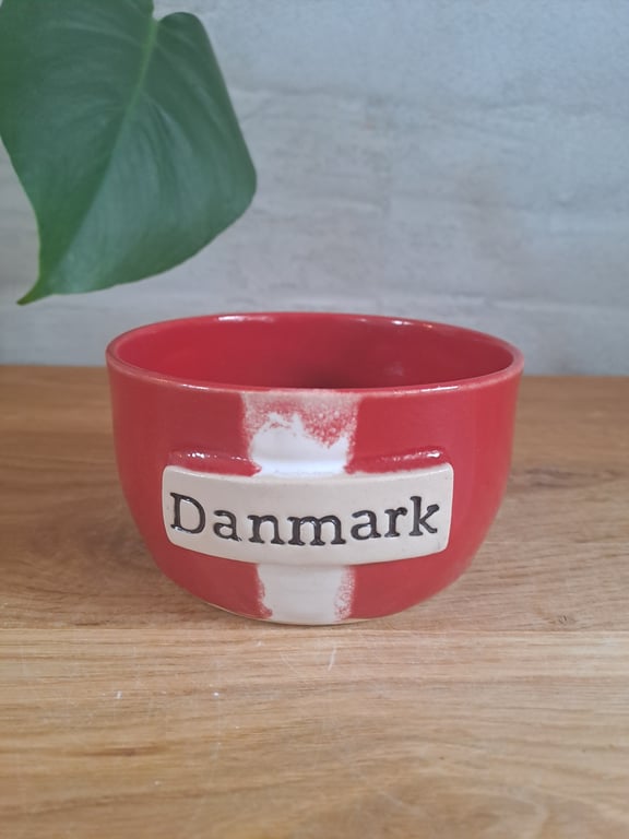 Danmarksskålen er 11,5 cm i diameter og 7 cm høj