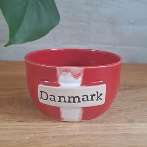 Danmarksskålen er 11,5 cm i diameter og 7 cm høj – produktbillede