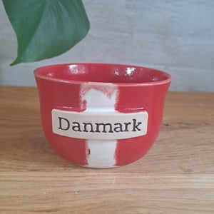 Danmarksskålen er 11,5 cm i diameter og 7 cm høj – produktbillede