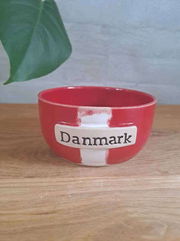 Danmarks skålen er 12,5 cm i diameter og 6 cm høj
