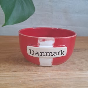 Danmarks skålen er 12,5 cm i diameter og 6 cm høj – produktbillede