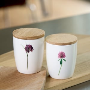 Interiør: Simply Flowers Krus m elegant bambuslåg- 24 cl – produktbillede