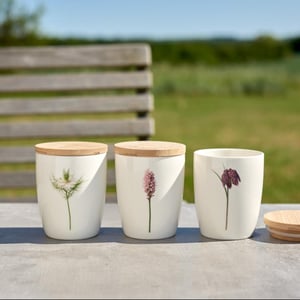 Interiør: Simply Flowers Krus m elegant bambuslåg 24 cl – produktbillede