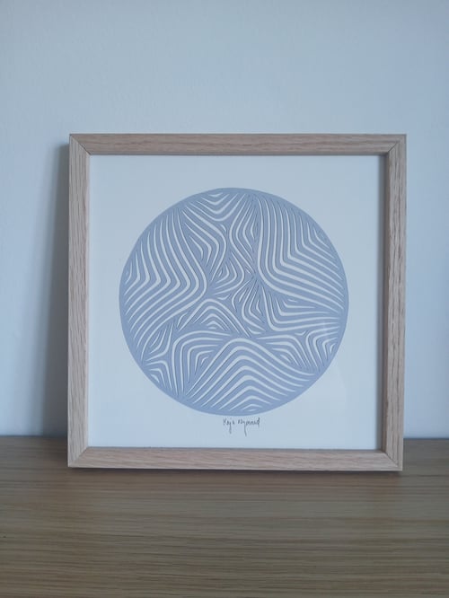 20x20cm, papercut, stålblå, indrammet 